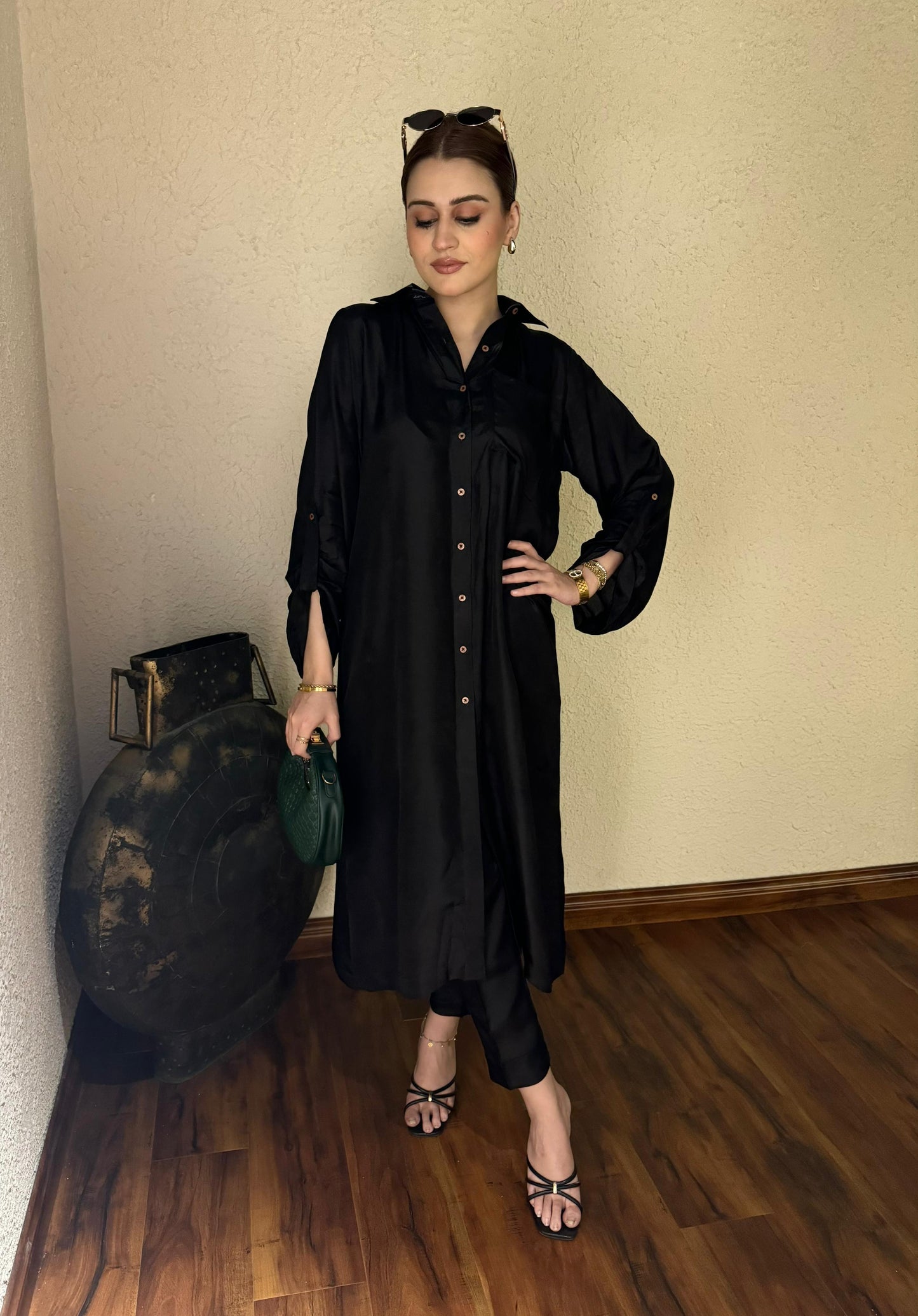 Black collared set